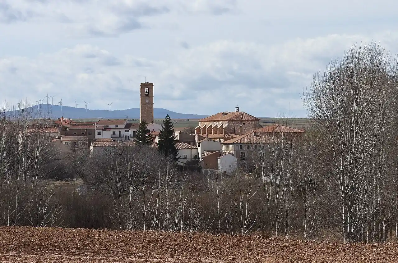 Mudanzas en Monreal del Campo: furgón de La Seda junto a la Plaza Mayor
